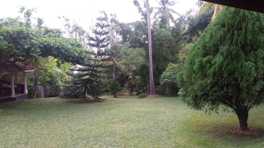 4 Seasons Guesthouse Hikkaduwa Exterior photo