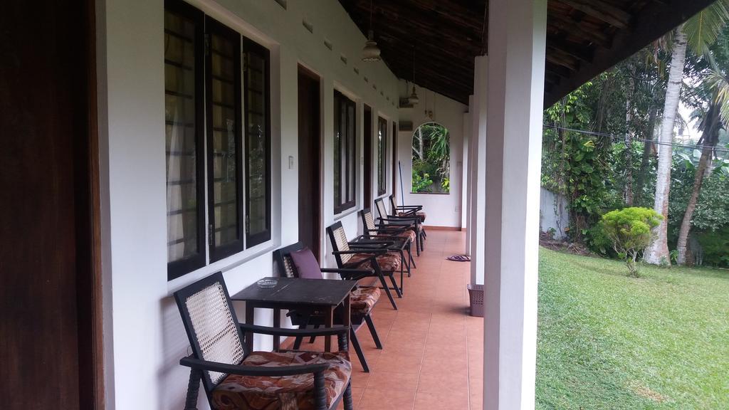 4 Seasons Guesthouse Hikkaduwa Exterior photo