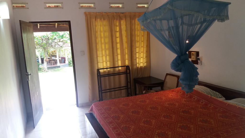 4 Seasons Guesthouse Hikkaduwa Exterior photo
