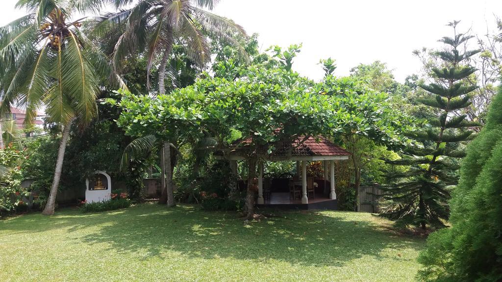 4 Seasons Guesthouse Hikkaduwa Exterior photo