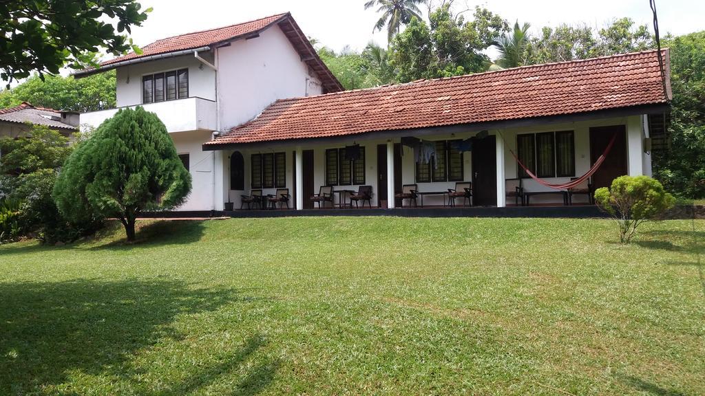 4 Seasons Guesthouse Hikkaduwa Exterior photo