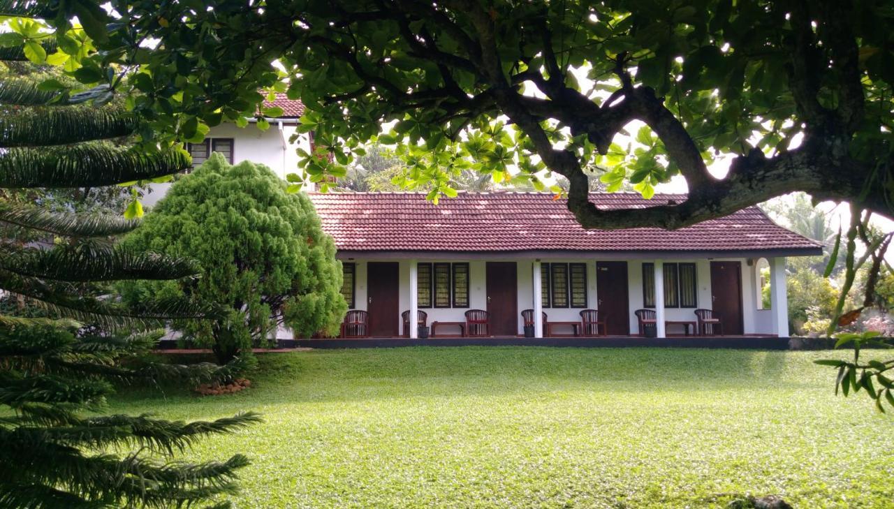 4 Seasons Guesthouse Hikkaduwa Exterior photo